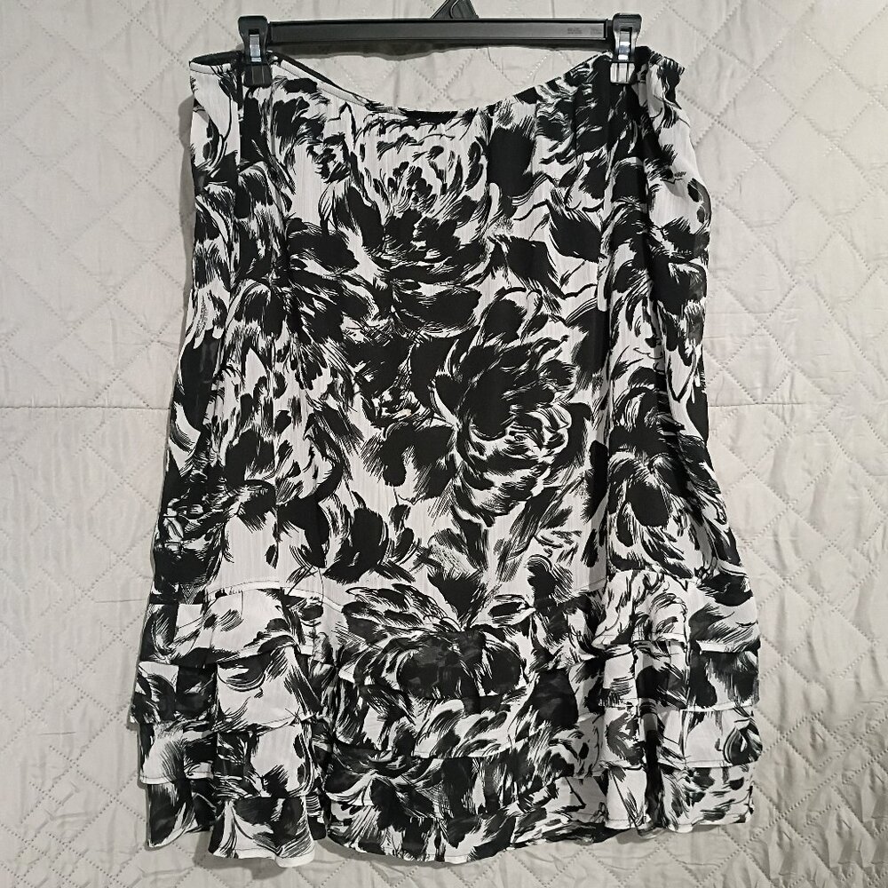 Studio 1940 Black and White Floral Ruffle Skirt 22/24W